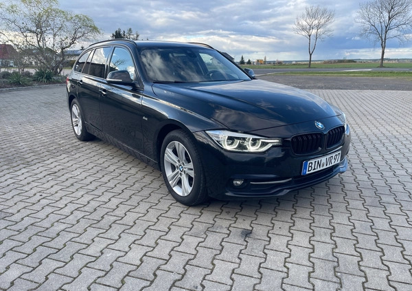 BMW Seria 3 cena 58999 przebieg: 220000, rok produkcji 2017 z Skalbmierz małe 631